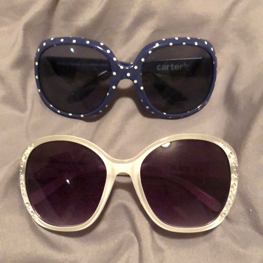 Like new girls sunglasses size 2-4 (free w/bundle)